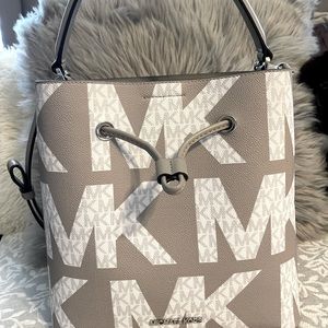 Michael Kors Large Suri Bucket Bag